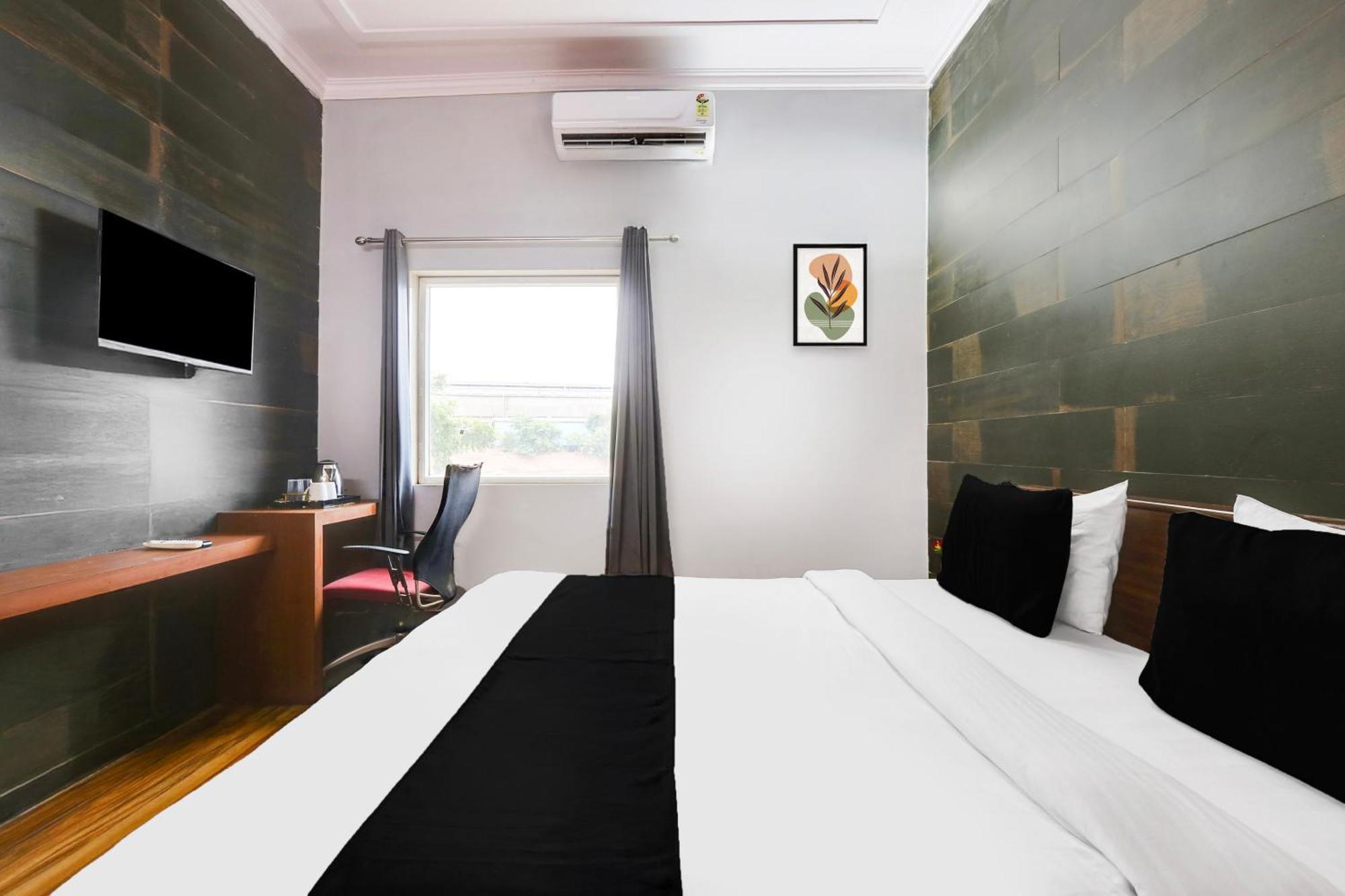 Hotel Super Collection O Bhiwadi Esterno foto