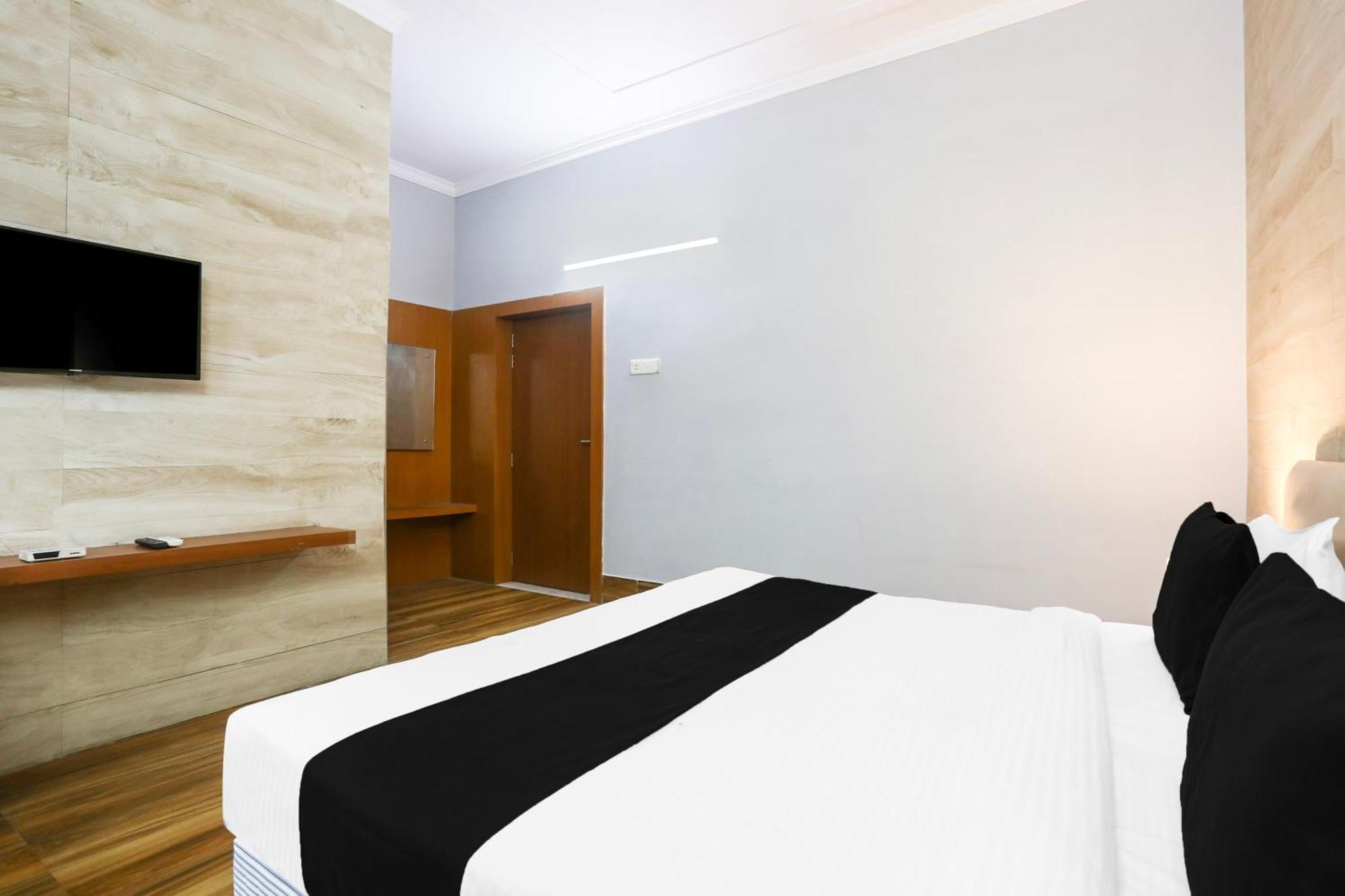 Hotel Super Collection O Bhiwadi Esterno foto