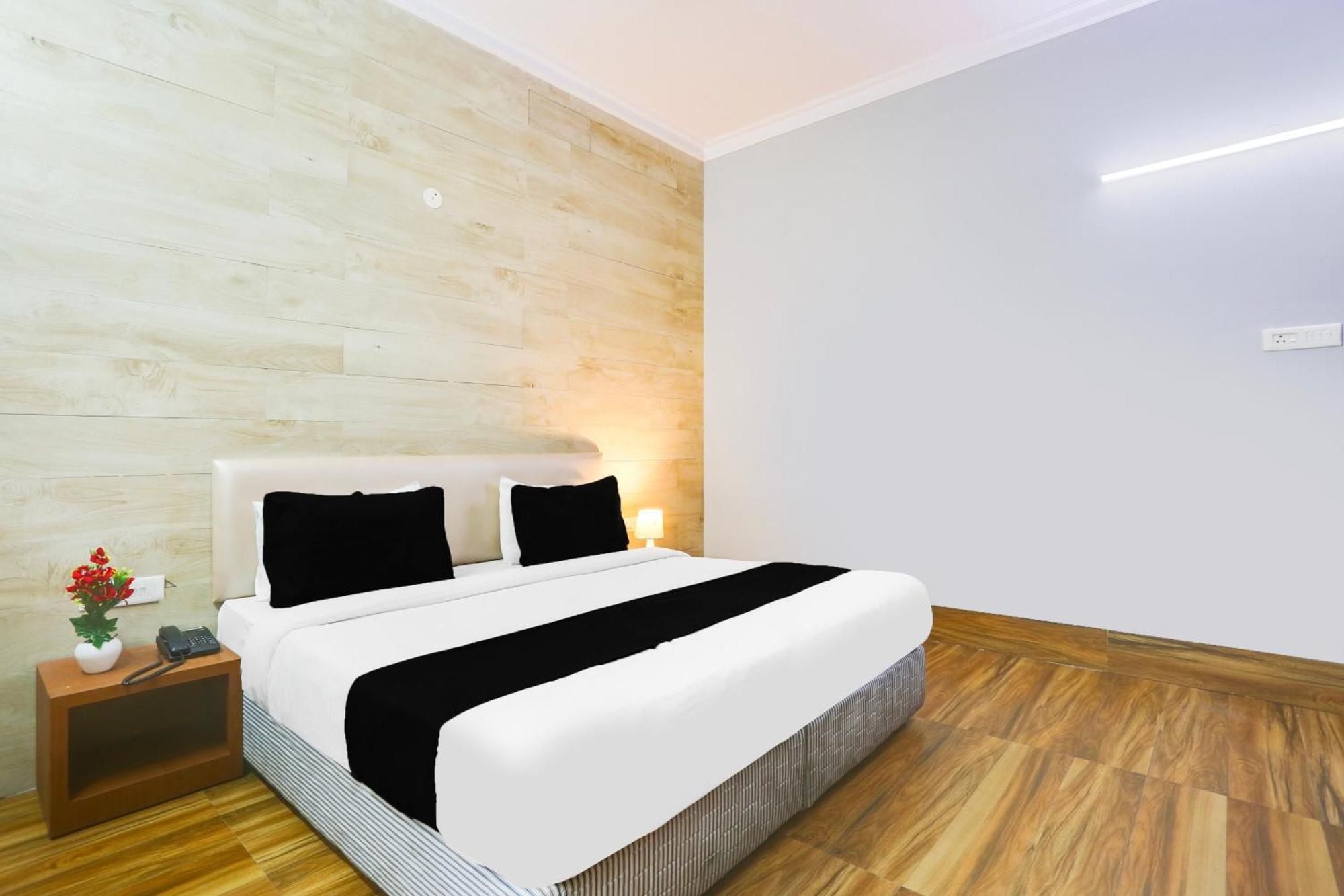 Hotel Super Collection O Bhiwadi Esterno foto