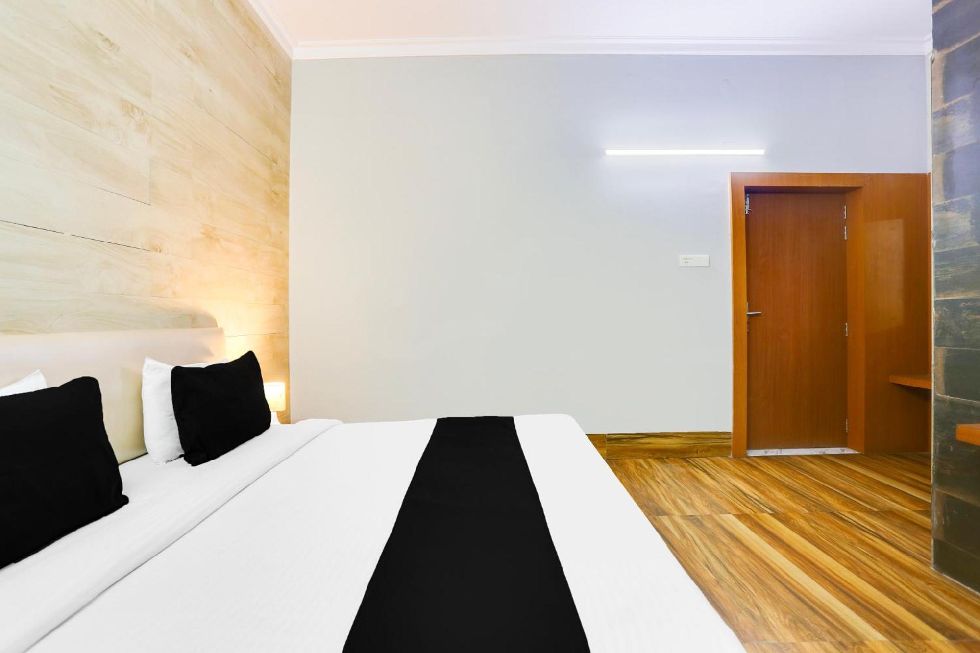 Hotel Super Collection O Bhiwadi Esterno foto