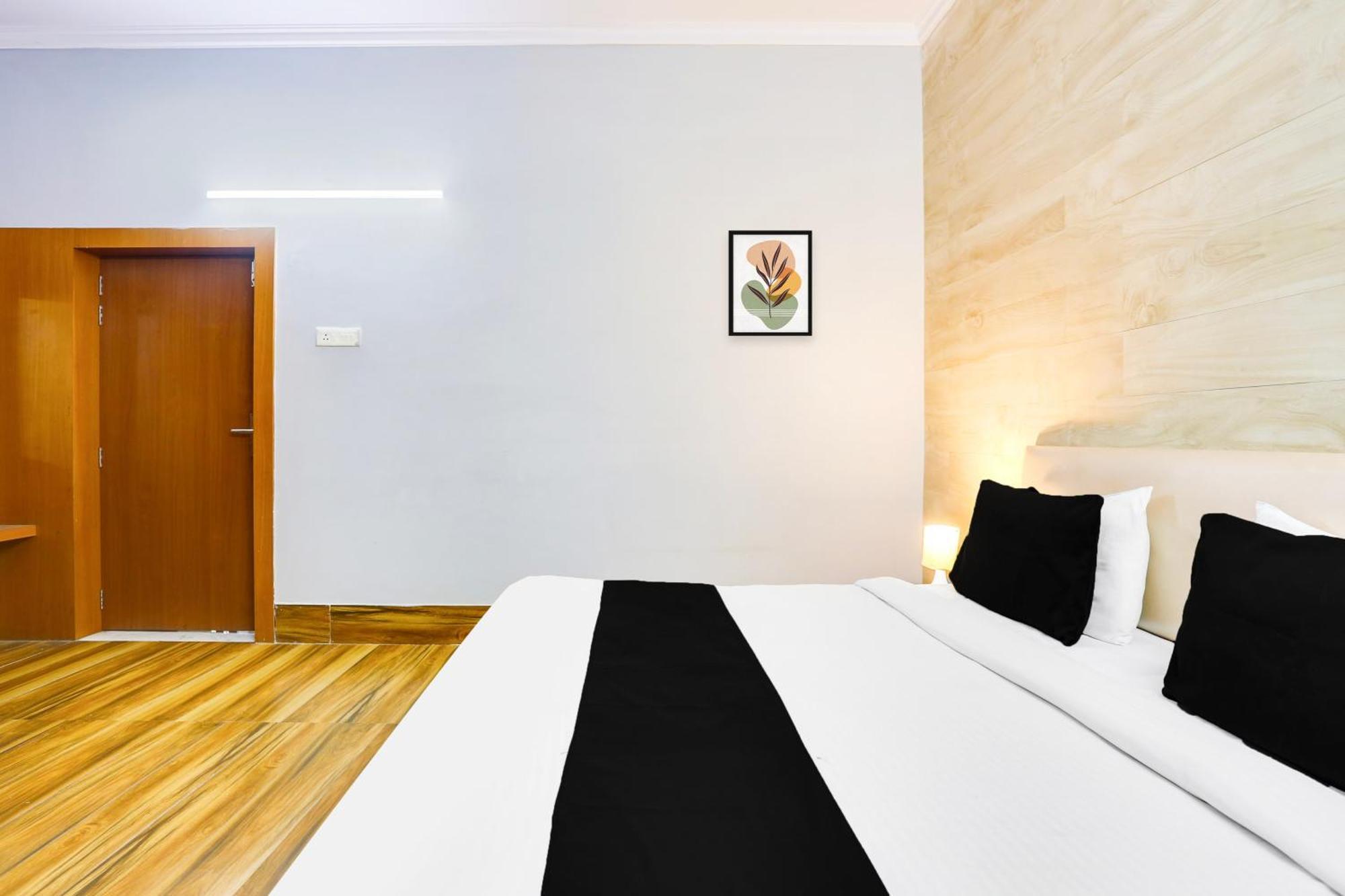 Hotel Super Collection O Bhiwadi Esterno foto