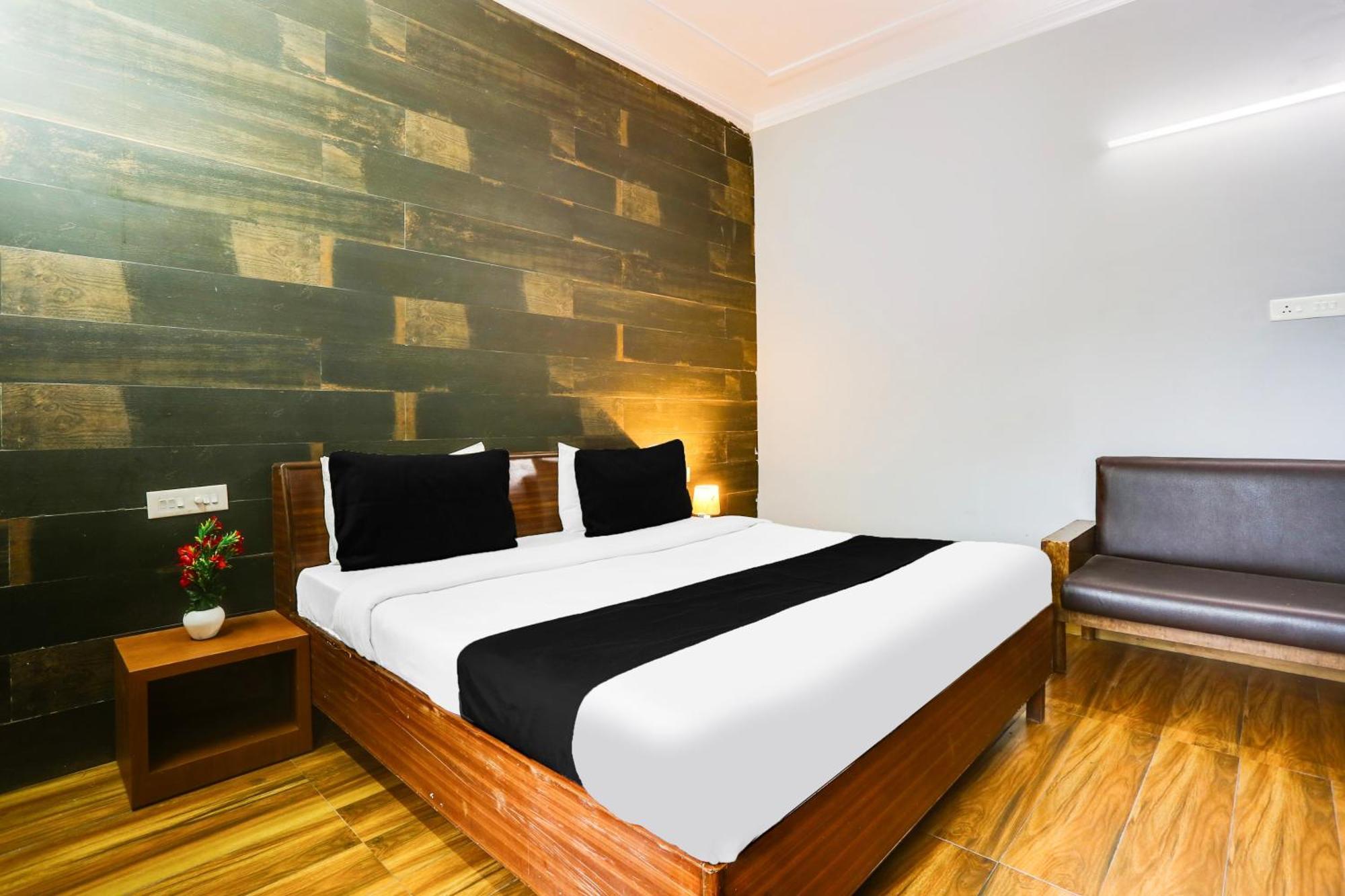 Hotel Super Collection O Bhiwadi Esterno foto